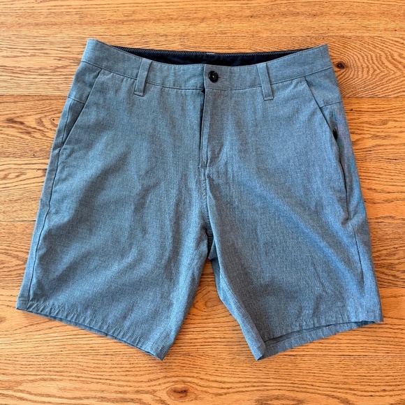 Vuori Aim Short in Grey (Size 30) - Picture 3 of 9